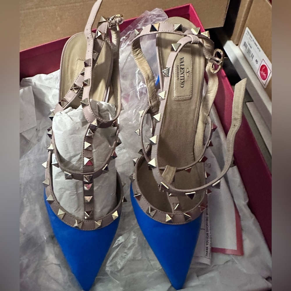 Valentino pumps with box included